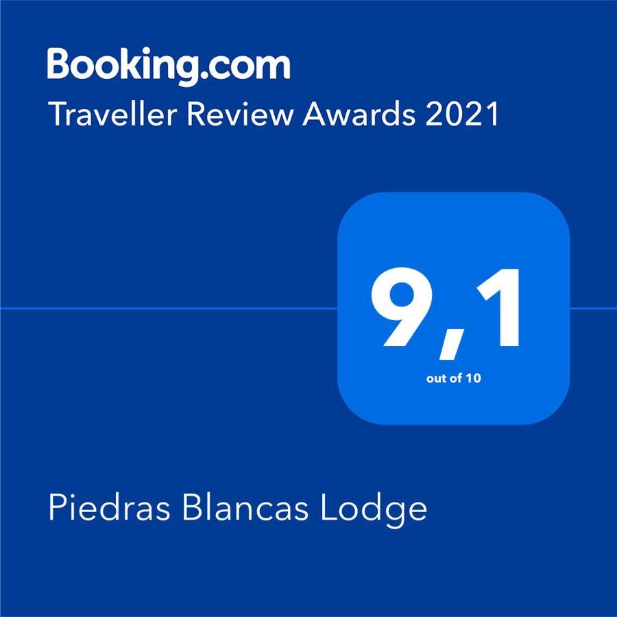Piedras Blancas Lodge プエルトアヨラ エクステリア 写真