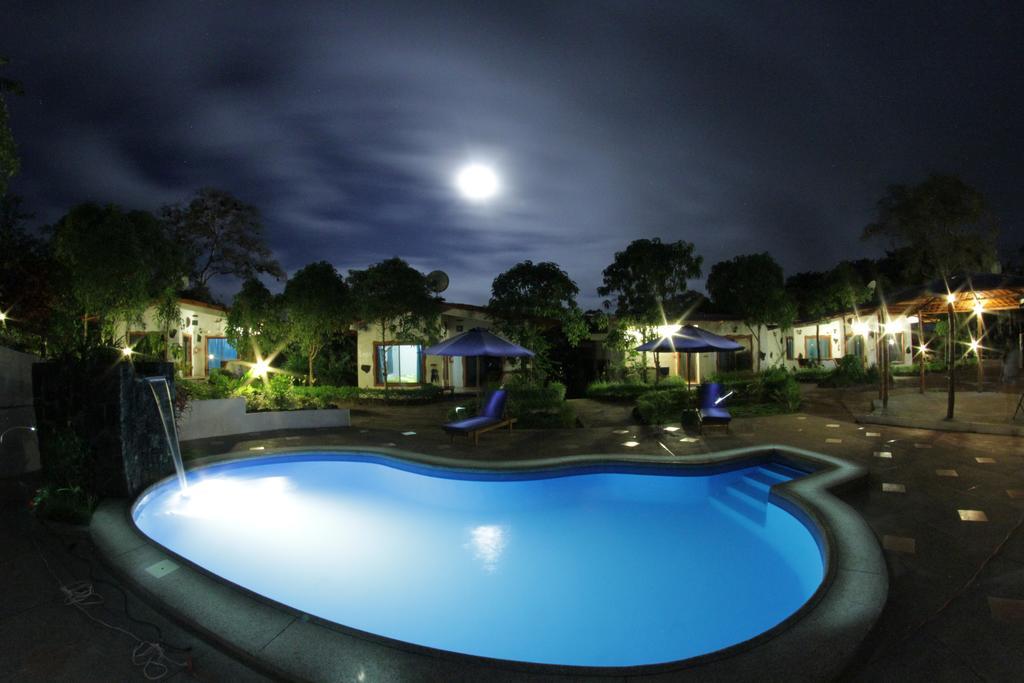 Piedras Blancas Lodge プエルトアヨラ エクステリア 写真
