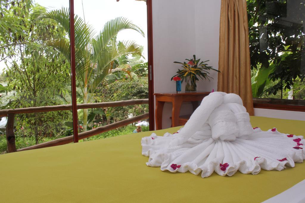 Piedras Blancas Lodge プエルトアヨラ エクステリア 写真