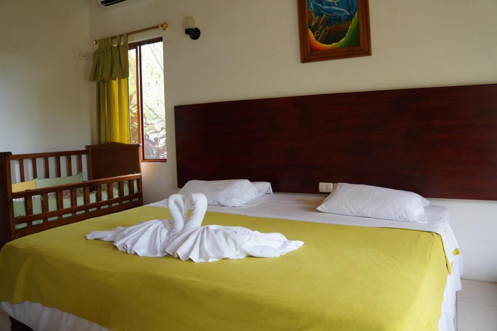 Piedras Blancas Lodge プエルトアヨラ エクステリア 写真