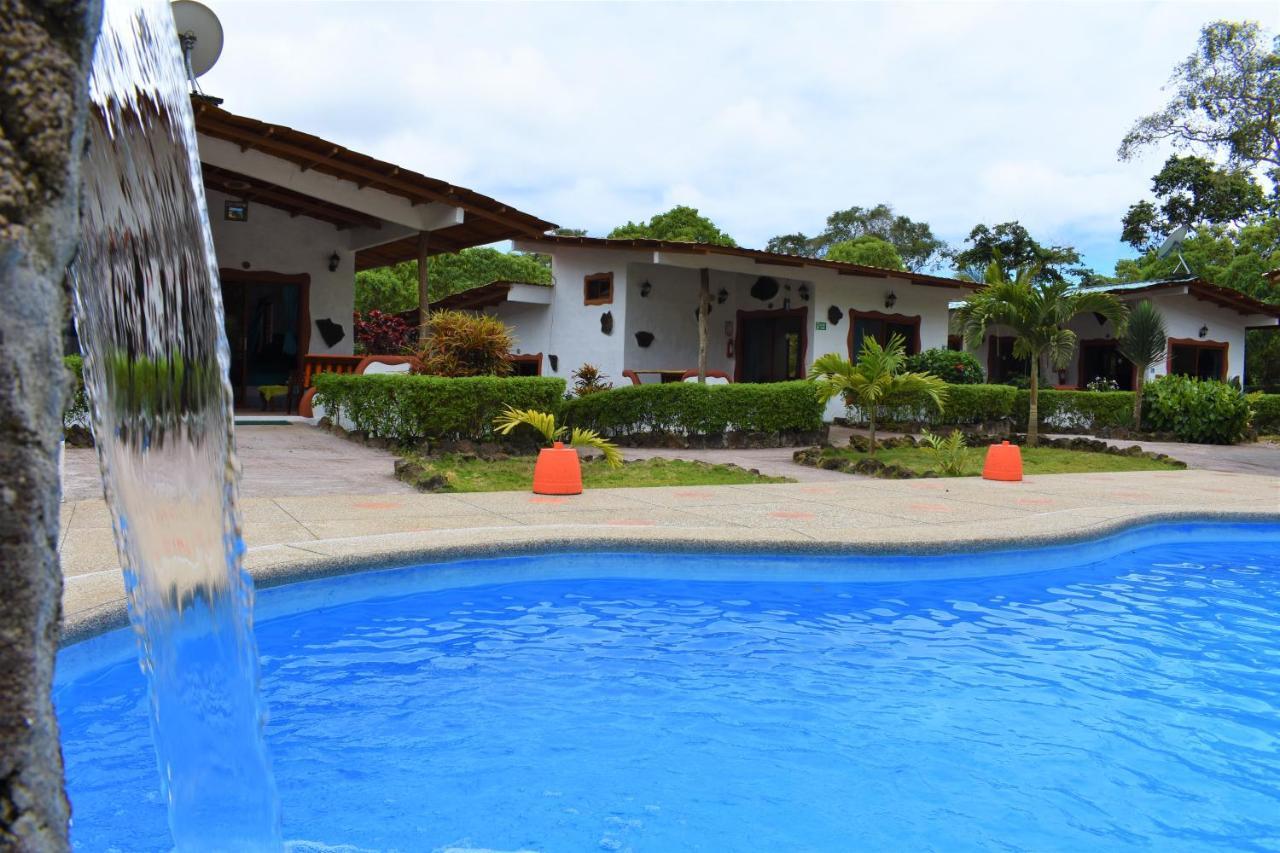 Piedras Blancas Lodge プエルトアヨラ エクステリア 写真